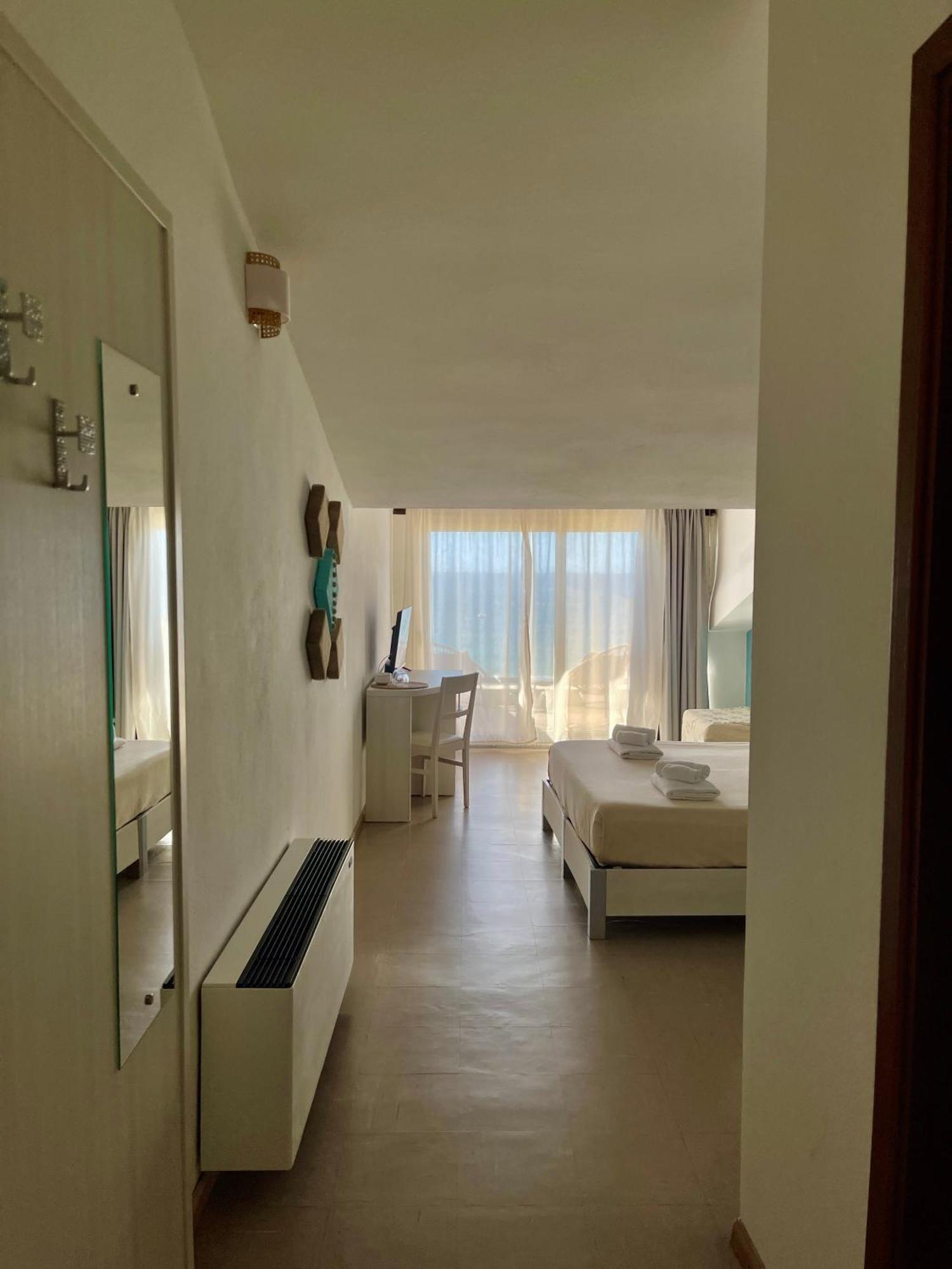 Hotel Maluentu Putzu Idu Exterior foto